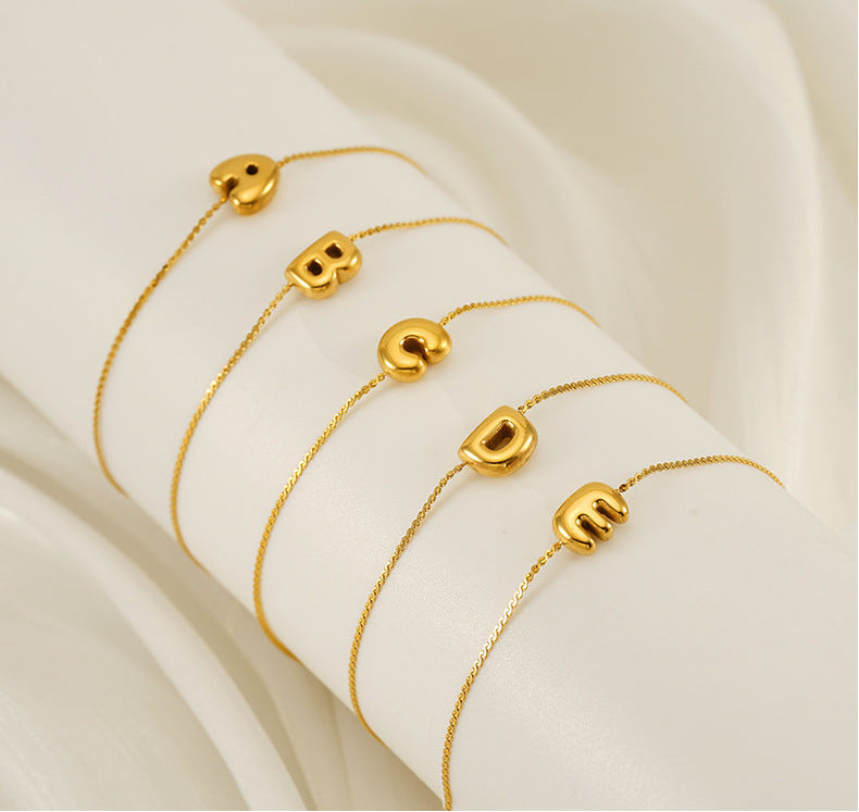 Le bracelet jonc initial Signature